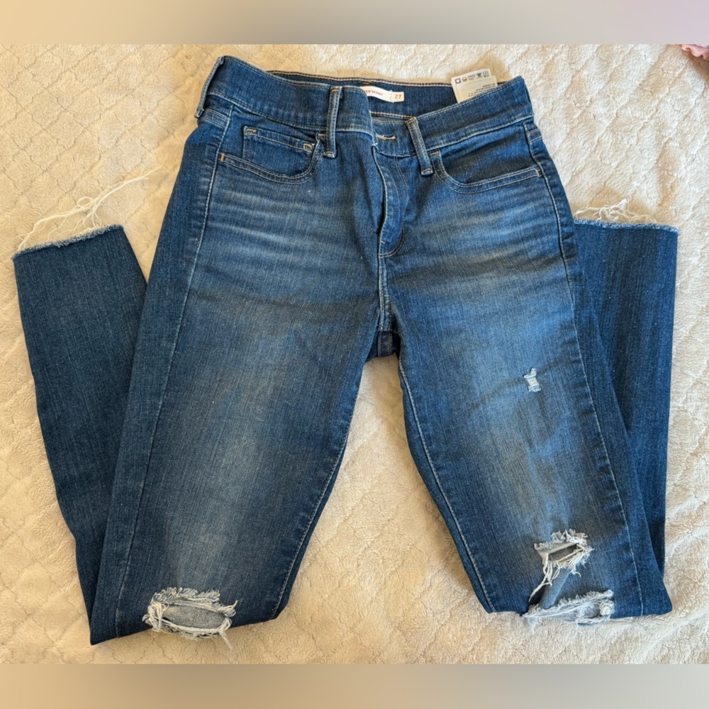 Levi’s 710 Super Skinny jeans; Rips at knee; Size: 27; Never worn